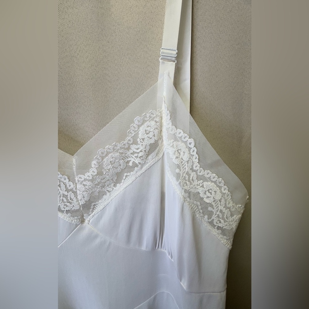 Philmaid Vintage Sheer Slip Dress Beautiful lace detail at the front and hemline - Picture 3 of 12